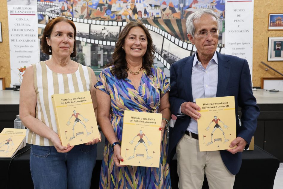 Presentación del libro Historia y estadística del fútbol en Lanzarote de José A. Márquez Umpiérrez en la Sociedad Torrelavega.