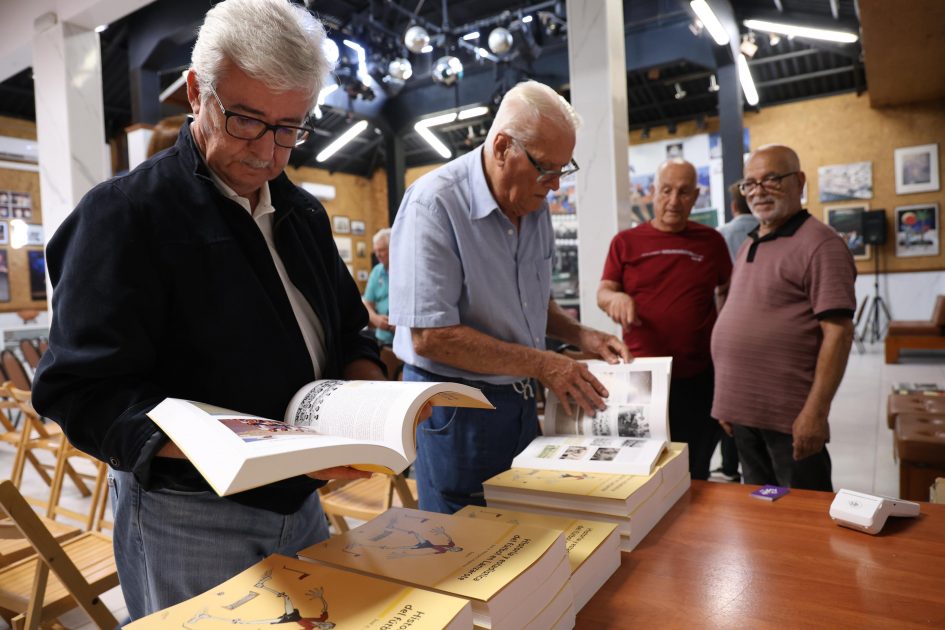 Presentación del libro Historia y estadística del fútbol en Lanzarote de José A. Márquez Umpiérrez en la Sociedad Torrelavega.