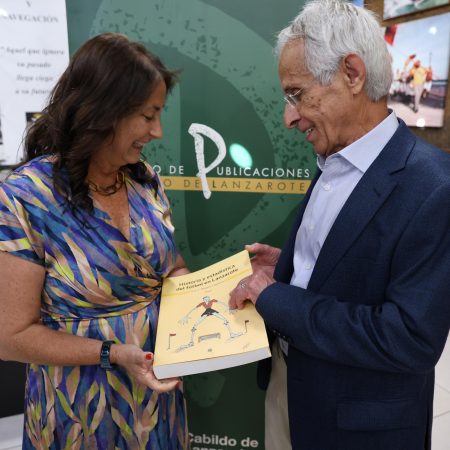 Presentación del libro Historia y estadística del fútbol en Lanzarote de José A. Márquez Umpiérrez en la Sociedad Torrelavega.