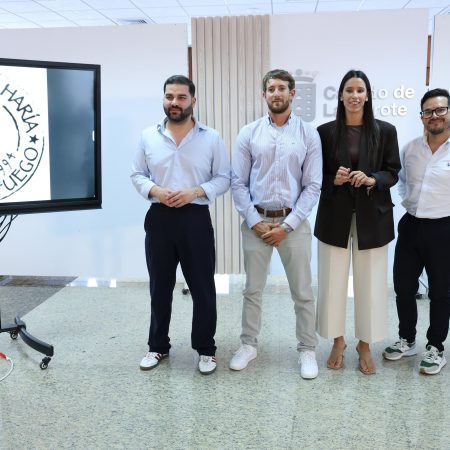 La nueva indumentaria de los Diablos fusiona artesanía tradicional y diseño contemporáneo. Foto: Cabildo de Lanzarote.
