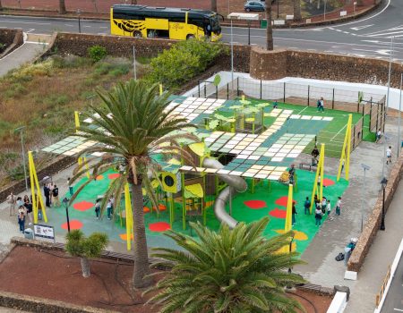 Niños en actividades lúdicas de los campamentos de verano Yaiza 2026