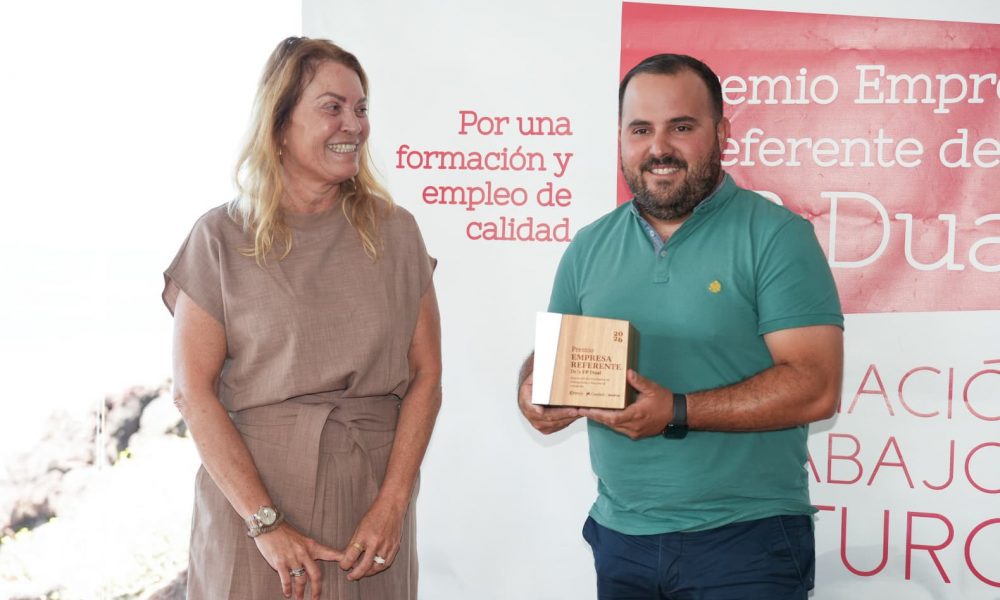 Entrega del VI Premio Empresa Referente de la FP Dual a Emerlan por la Cámara de Comercio de Lanzarote.