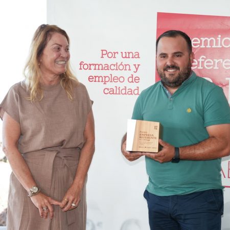 Entrega del VI Premio Empresa Referente de la FP Dual a Emerlan por la Cámara de Comercio de Lanzarote.