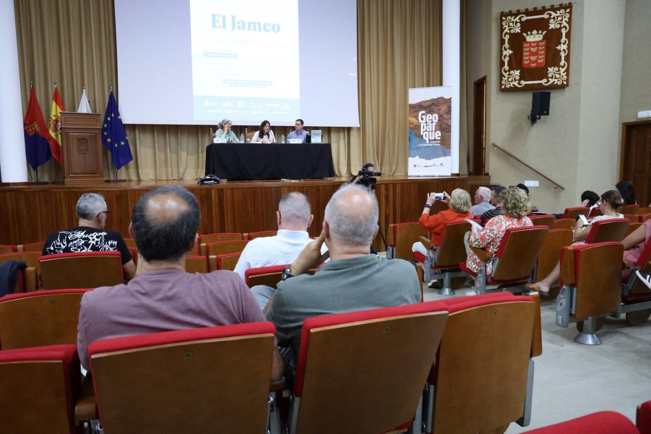 Presentada 'El Jameo', la nueva revista oficial del Geoparque Lanzarote y Archipiélago Chinijo.