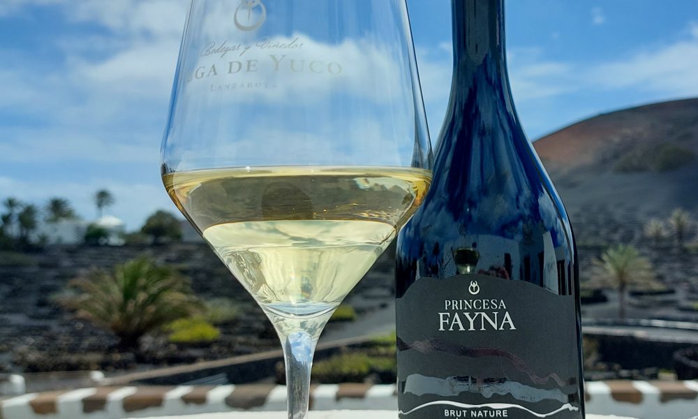 Botella del vino espumoso Princesa Fayna Brut Nature de Bodegas Vega de Yuco con la Medalla de Oro 2026.