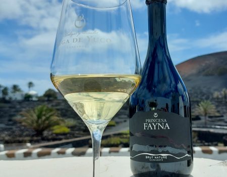 Botella del vino espumoso Princesa Fayna Brut Nature de Bodegas Vega de Yuco con la Medalla de Oro 2026.