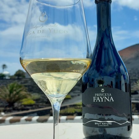 Botella del vino espumoso Princesa Fayna Brut Nature de Bodegas Vega de Yuco con la Medalla de Oro 2026.