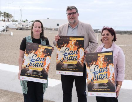 presentacion de la Noche de San Juan en la playa de Playa Honda, Lanzarote.
