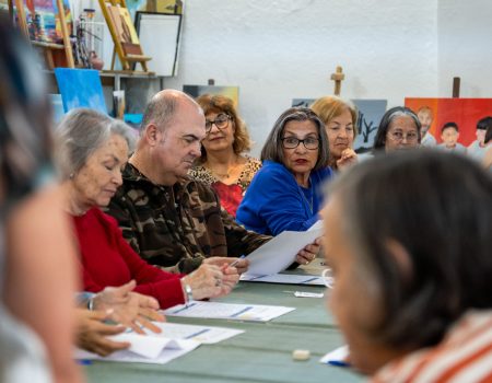 usuarias de la tercera edad participando en los talleres de voces que se encuentran arrecife 2026