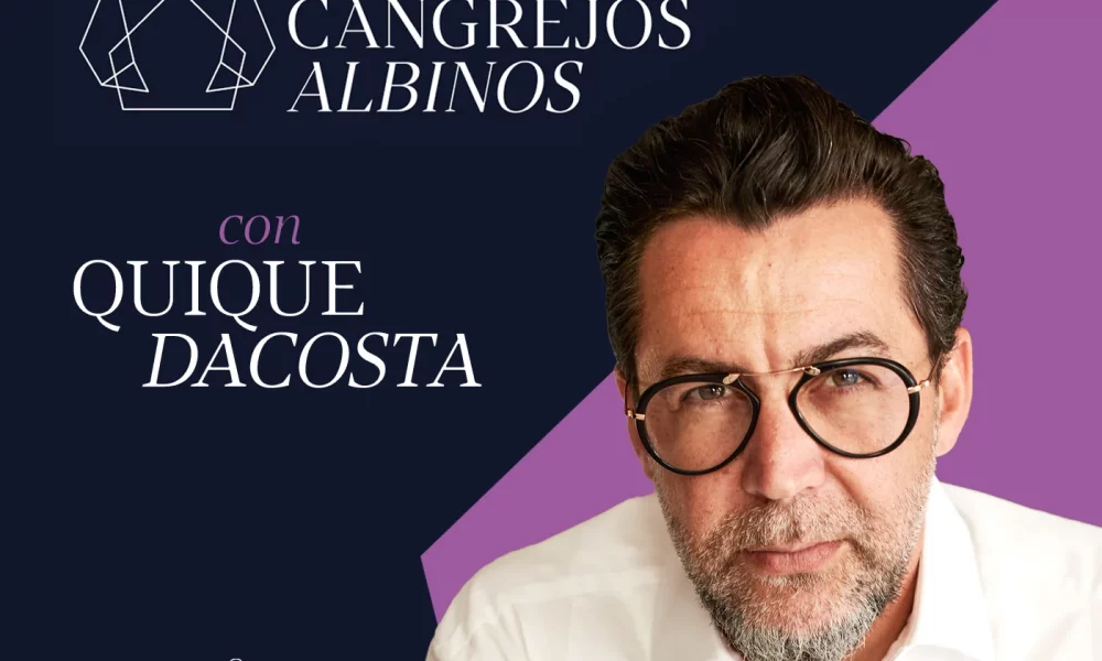 El chef de alta cocina Quique Dacosta sonriendo en un evento gastronómico.