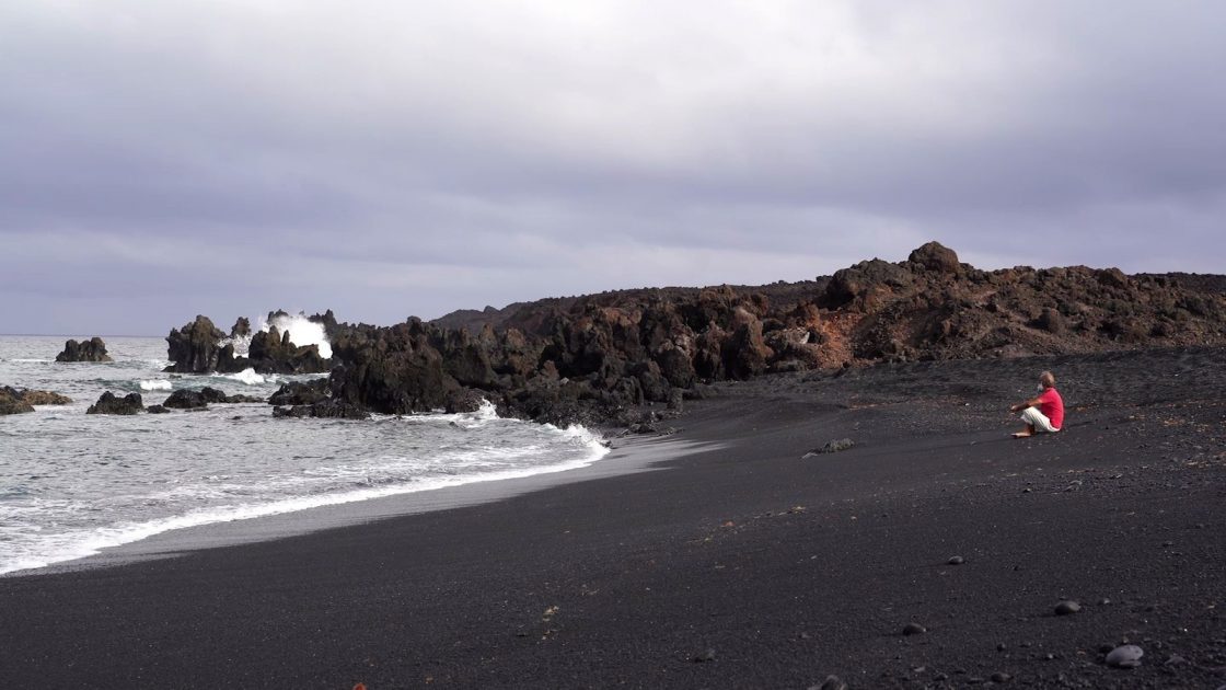 a profundidad del silencio de Ildefonso Aguilar, se llevará a cabo la proyección del documental Paisajes audibles,