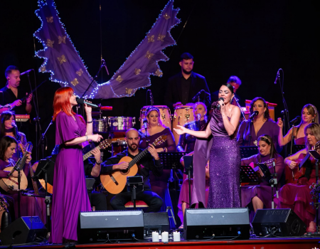 Componentes de la formación musical femenina Calicanto de Lanzarote durante una actuación.