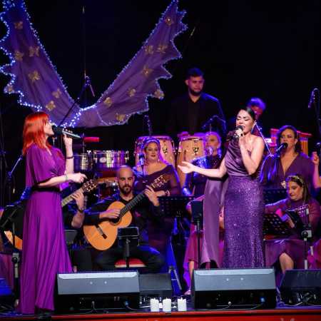 Componentes de la formación musical femenina Calicanto de Lanzarote durante una actuación.