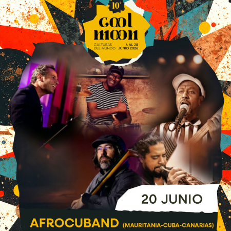 Músicos de la banda multicultural Afrocuband tocando instrumentos en directo.