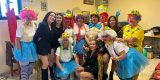 Participantes del Play Back de La Vegueta sobre el escenario del CSC Yacomar durante el homenaje final a Eurovisión.