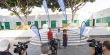 Presentación de los campus de verano gratuitos en el patio de La Recova de Arrecife por Yonathan de León y Eli Merino.