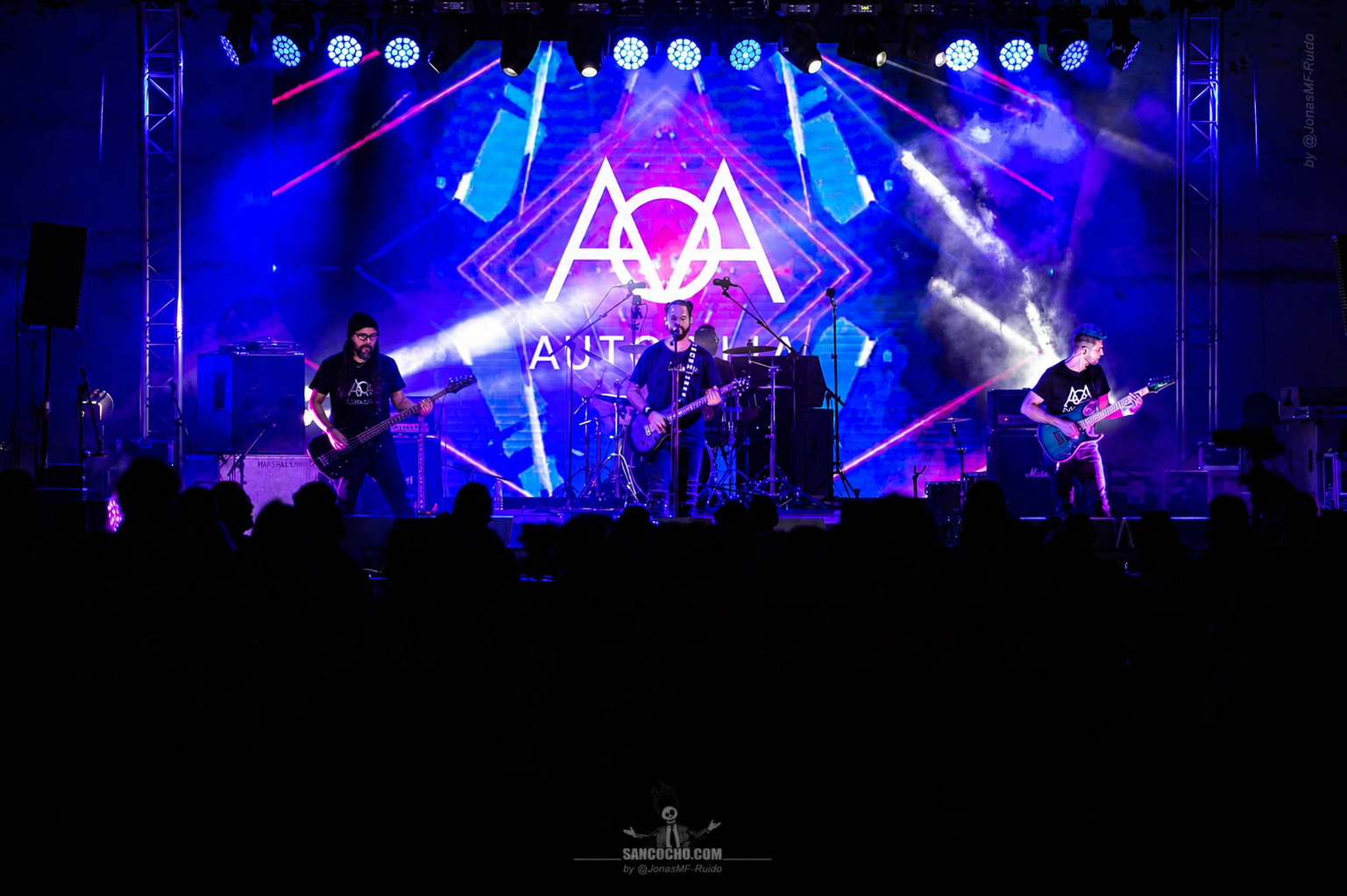 Integrantes en directo del grupo de rock lanzaroteño Autofilia