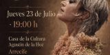 La cantante y actriz Marta Bolaños durante una actuación en directo.