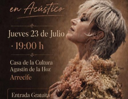 La cantante y actriz Marta Bolaños durante una actuación en directo.