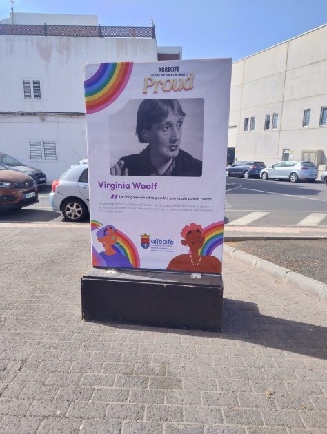 Exposición de las obras del concurso de pintura creativa en el Kiosco de la Música de Arrecife por el Orgullo LGTBI+.