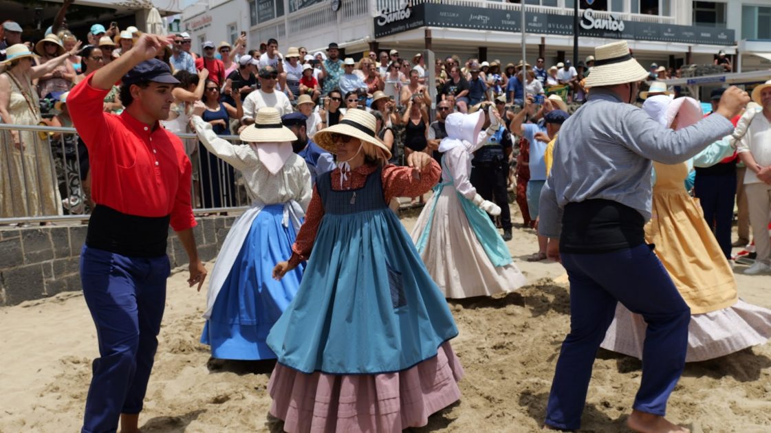 a agrupación ha llevado su folclore a Puerto Naos y Playa Blanca para honrar la tradición marinera