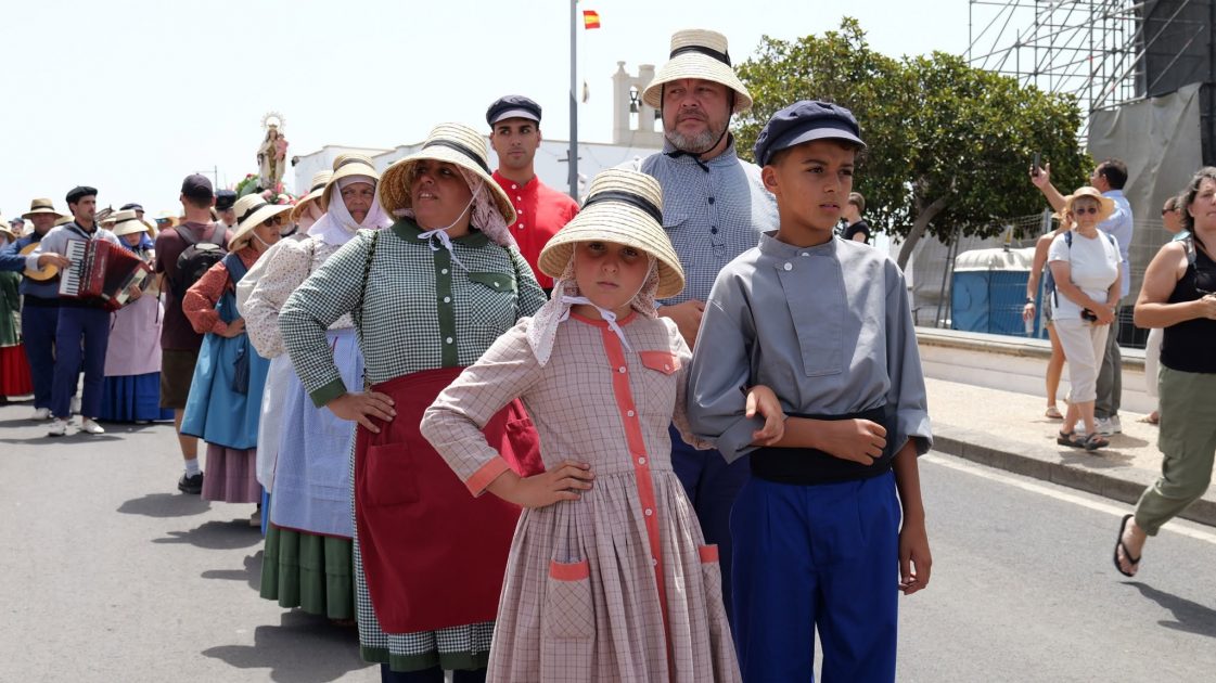 a agrupación ha llevado su folclore a Puerto Naos y Playa Blanca para honrar la tradición marinera