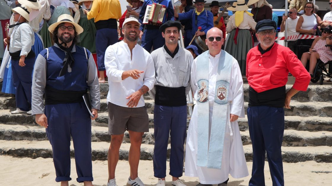 a agrupación ha llevado su folclore a Puerto Naos y Playa Blanca para honrar la tradición marinera