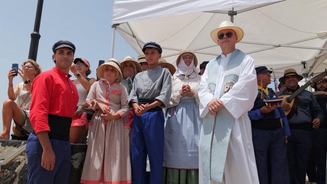 a agrupación ha llevado su folclore a Puerto Naos y Playa Blanca para honrar la tradición marinera