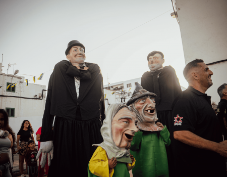 l pregonero estuvo arropado por los vecinos, la Comisión de Fiestas y las autoridades municipales de Arrecife