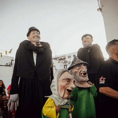 l pregonero estuvo arropado por los vecinos, la Comisión de Fiestas y las autoridades municipales de Arrecife