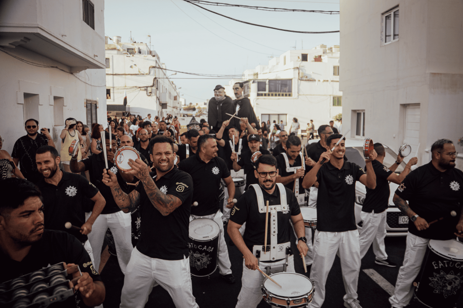 l pregonero estuvo arropado por los vecinos, la Comisión de Fiestas y las autoridades municipales de Arrecife