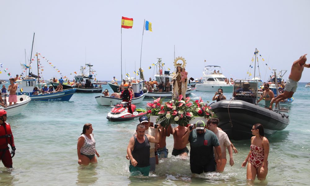 Procesión marítima de la Virgen del Carmen en Playa Blanca