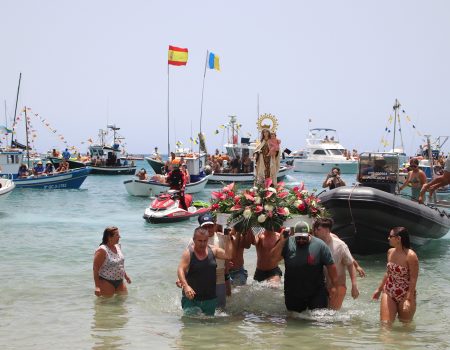 Procesión marítima de la Virgen del Carmen en Playa Blanca