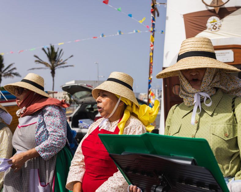 a agrupación ha llevado su folclore a Puerto Naos y Playa Blanca para honrar la tradición marinera