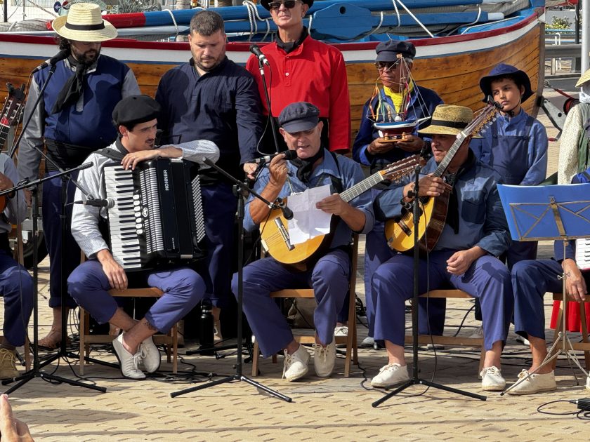 a agrupación ha llevado su folclore a Puerto Naos y Playa Blanca para honrar la tradición marinera