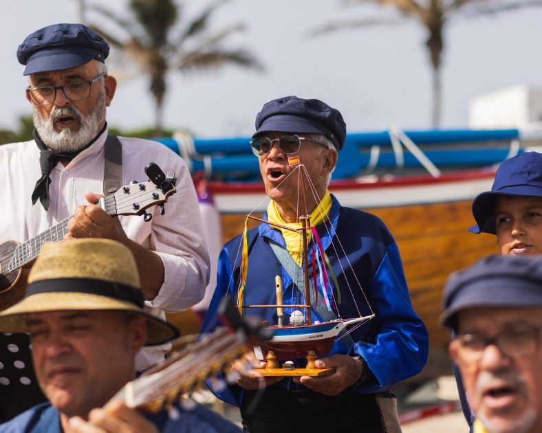 a agrupación ha llevado su folclore a Puerto Naos y Playa Blanca para honrar la tradición marinera