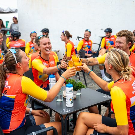 Ciclistas con maillots del Lava Live Festival en la ruta social de Club La Santa Lanzarote