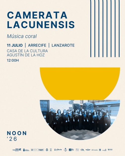 Componentes del coro de cámara Camerata Lacunensis durante una actuación de música coral.