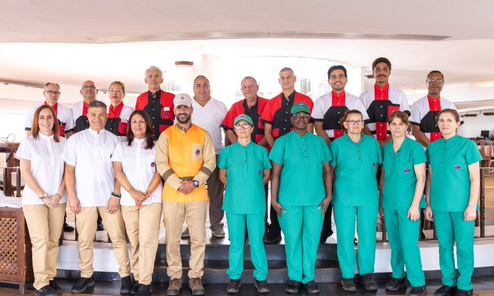nuevos-uniformes-centros-de-arte-cultura-y-turismo-cact-lanzarote, trabajadores-montanas-del-fuego-uniforme-cesar-manrique