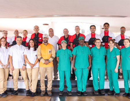 nuevos-uniformes-centros-de-arte-cultura-y-turismo-cact-lanzarote, trabajadores-montanas-del-fuego-uniforme-cesar-manrique