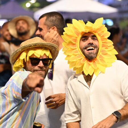 Público bailando durante el concierto de Américo en la Fiesta de la Chola de Arrecife.