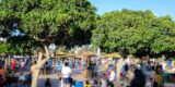 Familias disfrutando de la nueva terraza pública del Parque Temático de Arrecife.