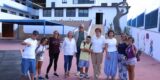 Visita institucional de Candelaria Delgado y Marci Acuña a las instalaciones del campamento.