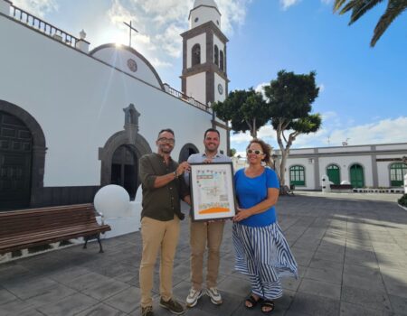 Ambiente festivo en los ventorrillos tradicionales de la Avenida Vargas.