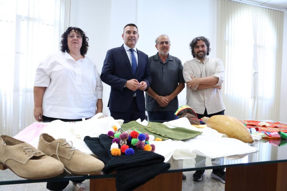 Réplica de la indumentaria tradicional del siglo XIX de Los Buches de Arrecife.