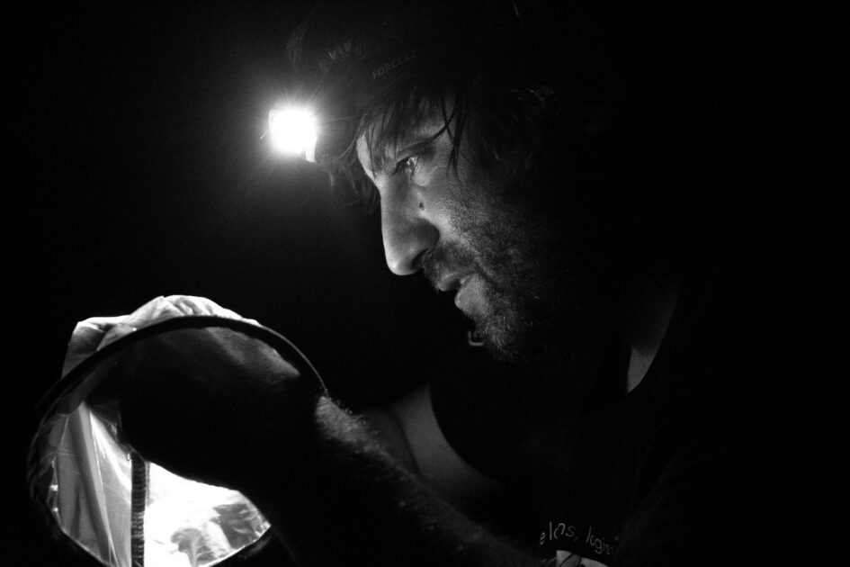 El doctor Alejandro Martínez, durante el trabajo de investigación