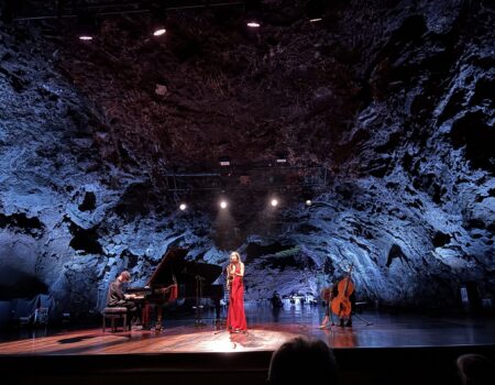 Espectáculo en un entorno natural durante una pasada edición del Festival de Música Visual de Lanzarote.