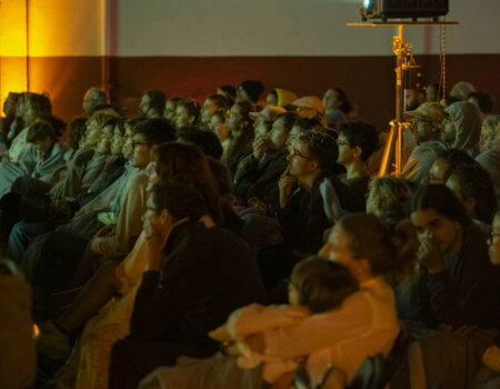 Público disfrutando de una proyección del Cine Ambulante de Verano en Lanzarote.
