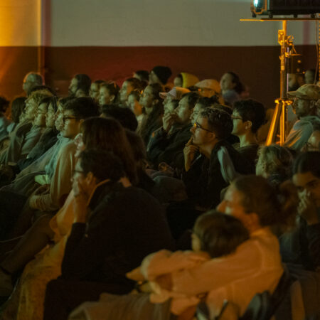 Público disfrutando de una proyección del Cine Ambulante de Verano en Lanzarote.