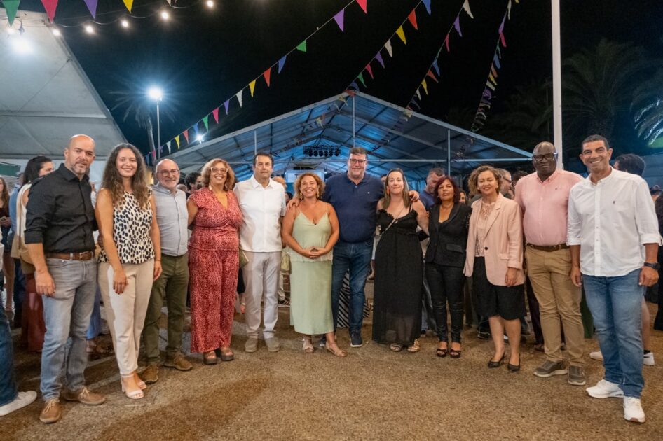 Vecinos disfrutando de uno de los eventos multitudinarios de las Fiestas Patronales de San Bartolomé.